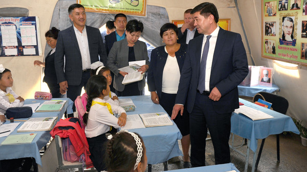Премьер М.Абылгазиев поручил до наступления холодов завершить строительство школы в селе Он-Эки-Бел Ноокатского района