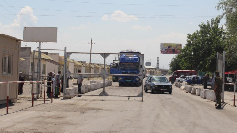 Предприниматели из Оша попросили открыть пограничный пост в Кара-Сууйском районе и снизить стоимость авиабилетов Ош—Бишкек — Tazabek
