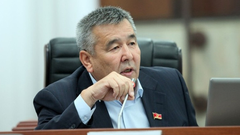 Депутат:  Если  ни авиакомпании, ни «Кыргыз темир жолу» не могут осуществлять рейсы в Жалал-Абад, кто будет заниматься перевозками? — Tazabek