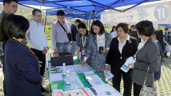 В первый день Фестиваль образования в Бишкеке посетили более 5 тыс. человек (фото)