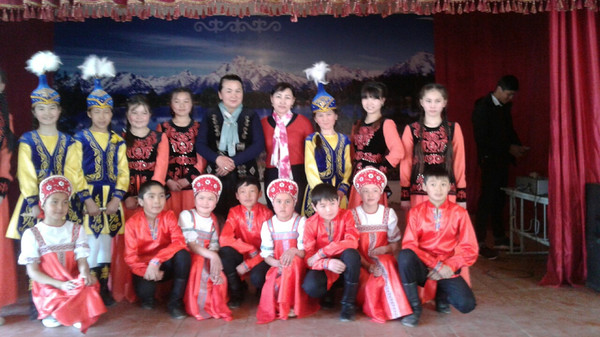 Жумгалда окуучулар арасында «Мен кыргызстандык экениме сыймыктанам!» сынагы өттү