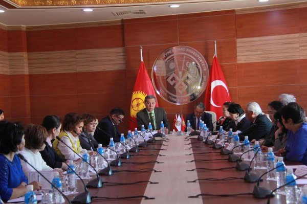 В университете «Манас» обсудили вопросы преподавания кыргызского языка в вузах страны