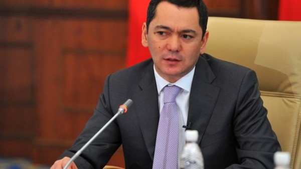 Депутат премьеру: В Нацэнергохолдинге зарплата составляет не выше 35 тыс. сомов, вы думаете, что там нет коррупции? — Tazabek