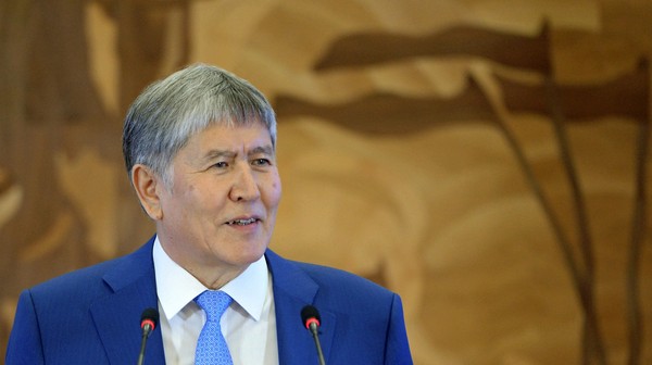Судьбе назло —  А.Атамбаев рассказал выпускникам-отличникам о своем жизненном девизе