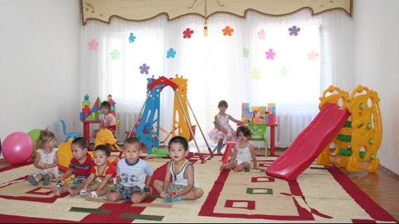 Кто воспитывает детей бишкекчан в детсадах? Среди педагогов — продавцы, фотографы, бухгалтеры, инженеры