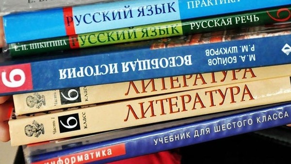 Управление образования Бишкека до сих пор не обеспечила книгами учеников новой «китайской школы»