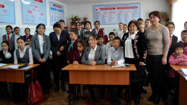 Столичные школьники встретились с учениками школы села Кичи-Кемин (фото)