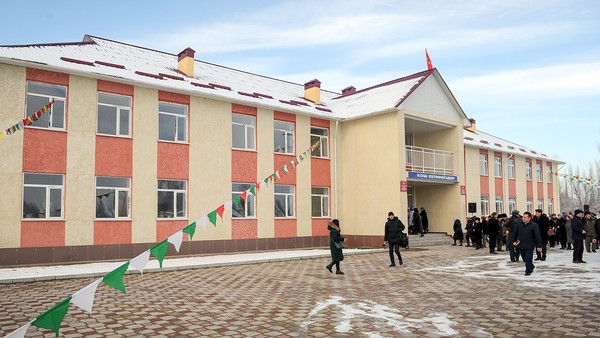 Премьер-министр на открытии средней школы в Манасском районе: Правительство будет уделять сфере образования особое внимание