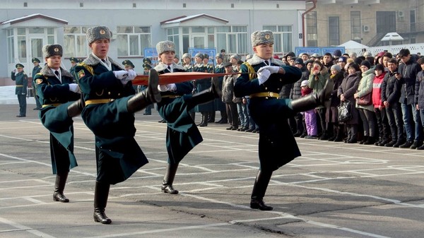 Более 1000 школьников Бишкека посетили войсковые части Нацгвардии (фото)
