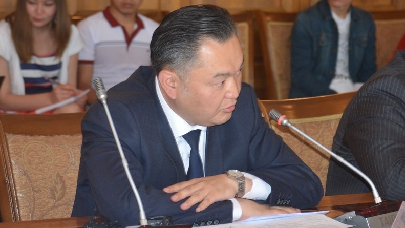 Замдиректора Госстроя А.Абдыкаров написал заявление об увольнении по собственному желанию — Tazabek