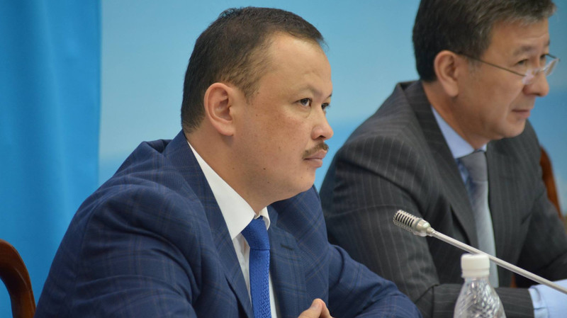 Депутат У.Примов считает нужным запретить ввоз в Кыргызстан старых авто, например, ниже 1995-2000 годов выпуска — Tazabek