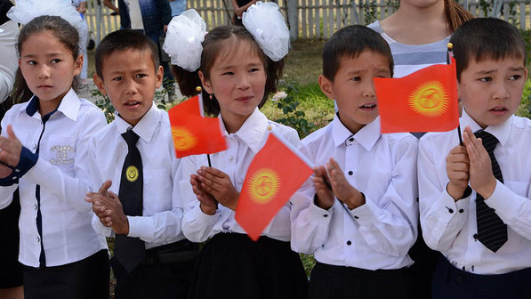 В Бишкеке в первый класс пошли более 15 тысяч первоклассников