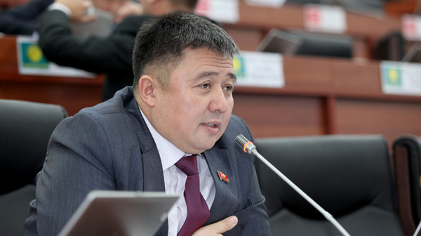 Депутат А.Эргешов предлагает правительству взять кредит на строительство школ