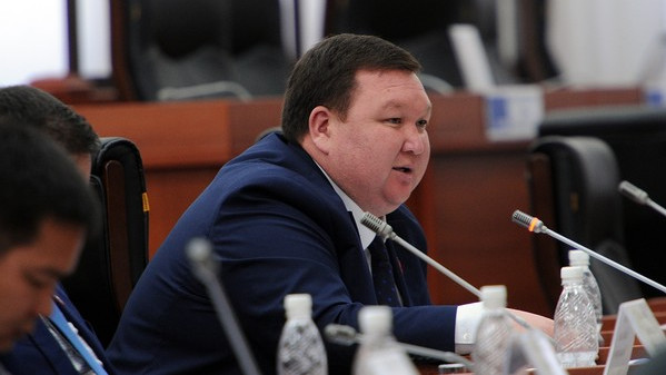 Депутат полагает, что общественный резонанс по запросу сведений о счетах спас от негативных вещей — Tazabek