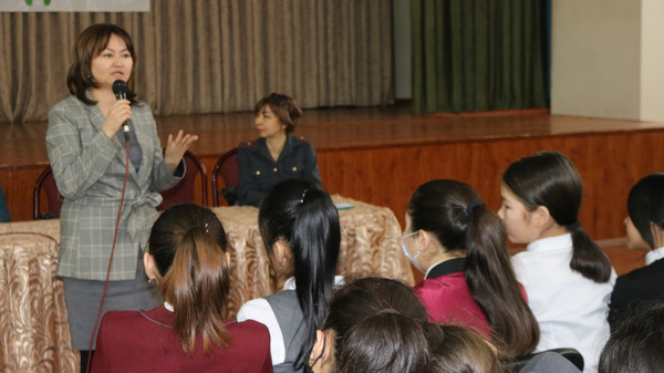 Правозащитники и ИДН провели в столичной школе №65 круглый стол со школьниками