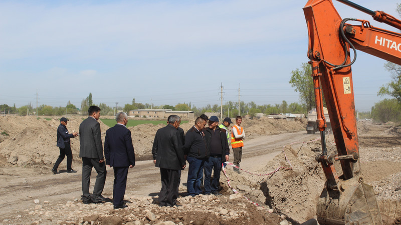 На объездной дороге Бишкек—Балыкчы—Нарын—Торугарт—граница КНР в этом году закончится строительство надземного пешеходного перехода, - Минтранс — Tazabek