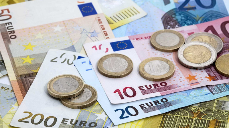 Курс валют: За месяц евро незначительно подешевело — Tazabek