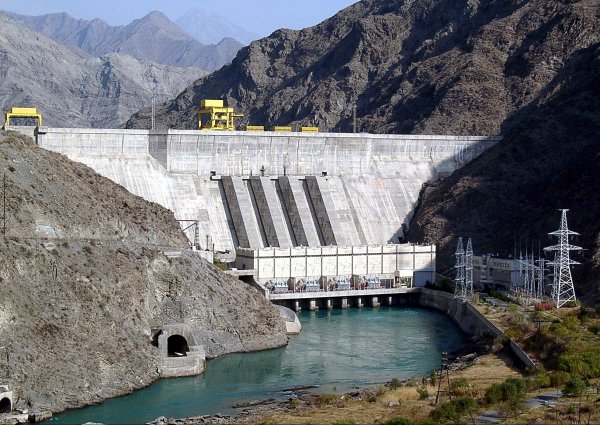 Одновременное начало строительства ГЭС в Таджикистане и Кыргызстане может обострить ситуацию с Узбекистаном и привести к водной войне, - экономист И.Сайпидинов — Tazabek
