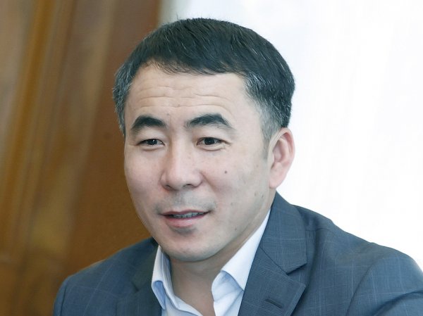 Депутат М.Мискенбаев снова призвал парламент создать депутатскую комиссию по Megacom, банковским ячейкам, мародерству — Tazabek