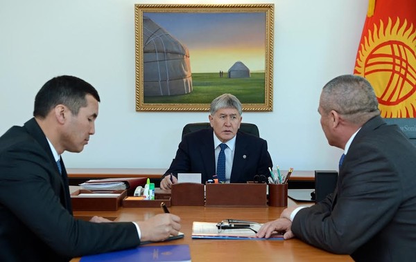 Президент А.Атамбаев принял министра транспорта Ж.Калилова и главу Иссык-Кульской области У.Жылкыбаева — Tazabek