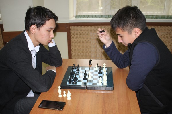 В Юридическом колледже КГЮА среди студентов 1-2 курсов прошел турнир по тогуз коргоол и шахматам