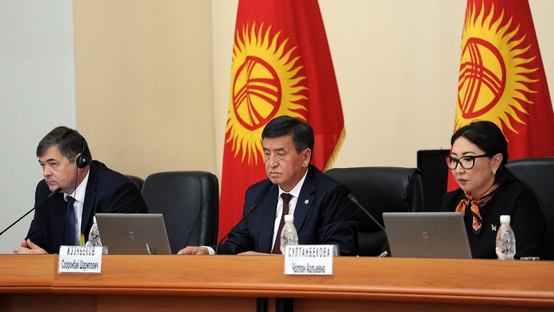 Фоторепортаж — Заседание правительства по итогам социально-экономического развития  за январь-июнь 2017 года — Tazabek