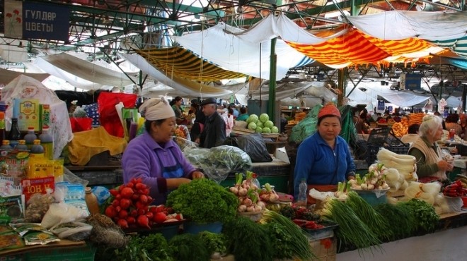 Картофель, помидоры и огурцы дешевле на Ошском рынке, чем на Аламединском и Орто-Сайском рынках (цены) — Tazabek