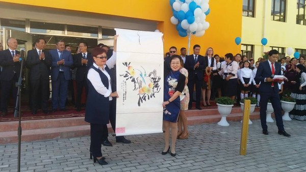 В Бишкеке состоялось открытие школы, построенной за счет Китая