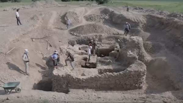 Мавзолей эпохи караханидов обнаружен в Кочкорском районе Кыргызстана на глубине пяти метров