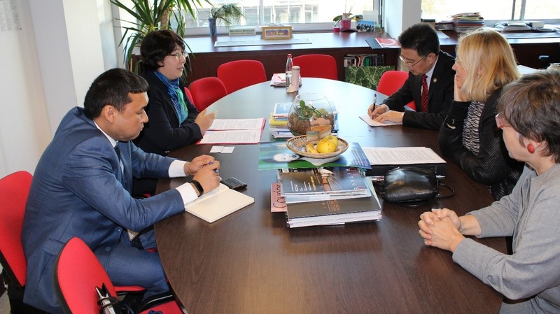 Кыргызстан и Франция обсудили вопросы развития туротрасли и экспорта кыргызской сельхозпродукции в страны ЕС — Tazabek