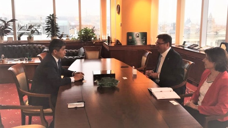 Кыргызстан и Венгрия обсудили участие венгерских бизнесменов в горнодобывающей, гидроэнергетической и сельхозотраслях КР — Tazabek