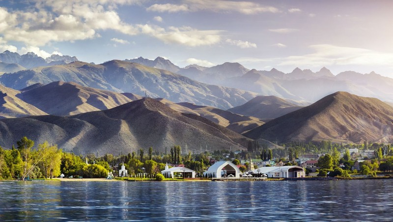 Кыргызстанцы больше всего хотели бы видеть в стране туристов из России, Германии и Франции, - обзор — Tazabek