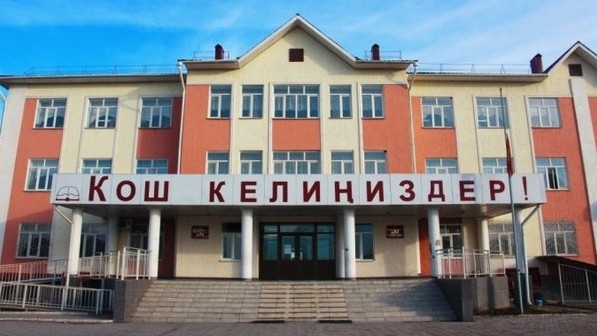 В Кыргызстане функционируют более 2,2 тыс. школ, из них с углубленным изучением различных предметов – 409