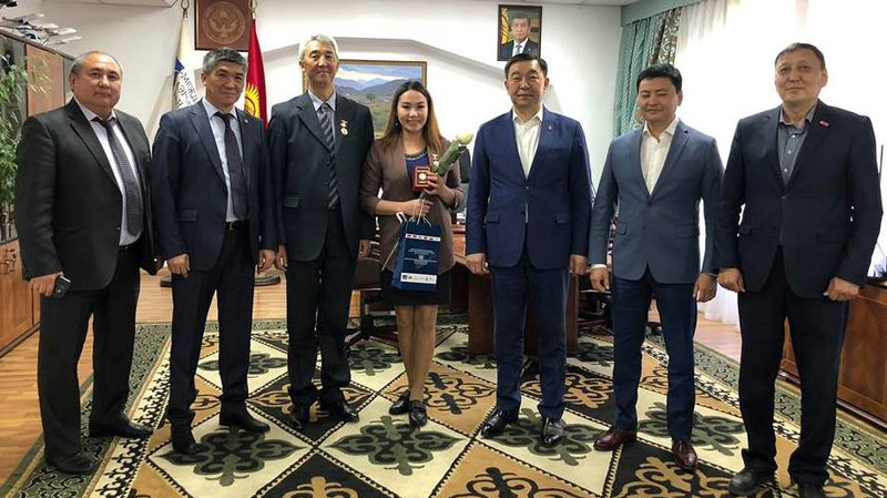 Директоров и сотрудников ОАО «Международный аэропорт «Манас» наградили медалями — Tazabek