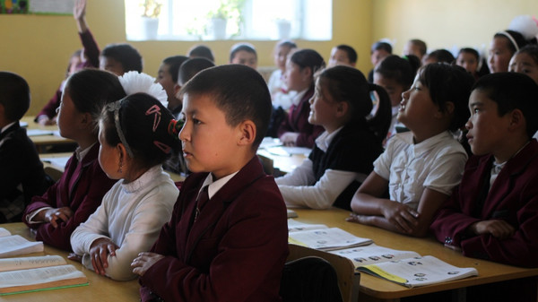 Согласно СНиП, в Бишкеке должно быть 139 школ и 498 детсадов