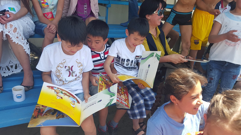 MegaCom поздравил детей с 1 июня в Оше — Tazabek