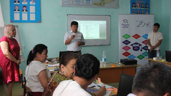 В трех южных областях Кыргызстана создают сеть медиаграмотных учителей и обучают информационной грамотности школьников