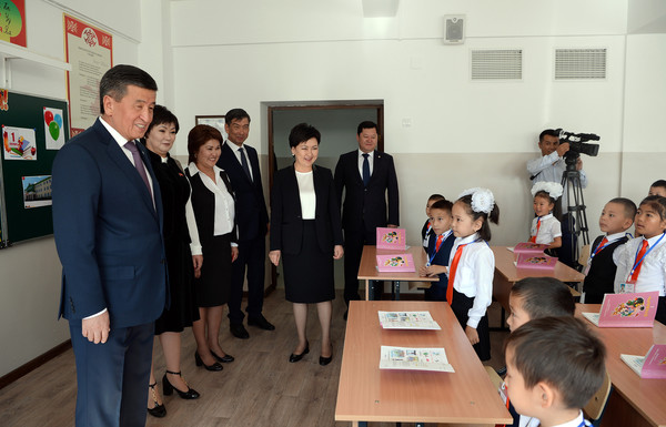 Фото — Церемония открытия новой школы № 96 в Бишкеке прошла  с участием президента С.Жээнбекова