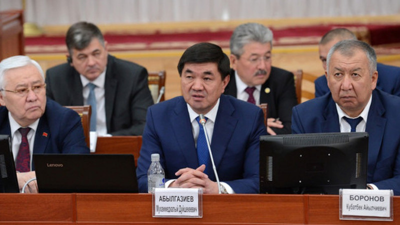 Вышло распоряжение, в котором говорится, за что отвечают премьер М.Абылгазиев, первый вице-премьер К.Боронов и 3 вице-премьера — Tazabek