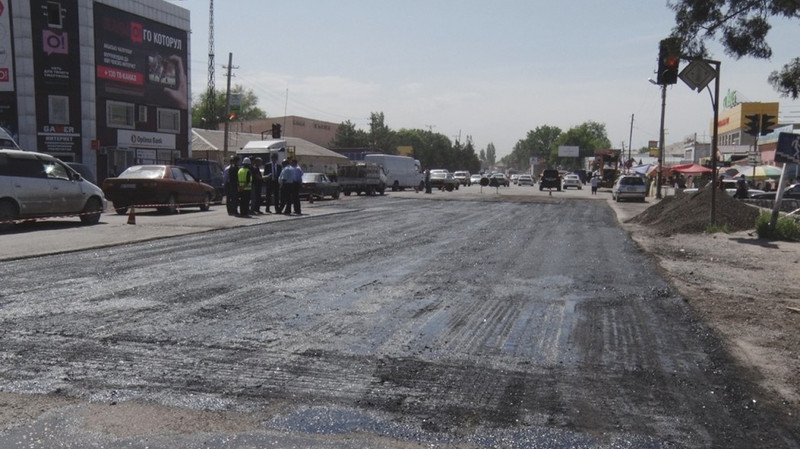 Счетная палата: Зарплата ответственного за техсостояние 10 автомашин подрядчика по участку дороги Бишкек—Кара-Балта составляет $11,5 тыс., за заправку автомашин – $5,7 тыс. — Tazabek