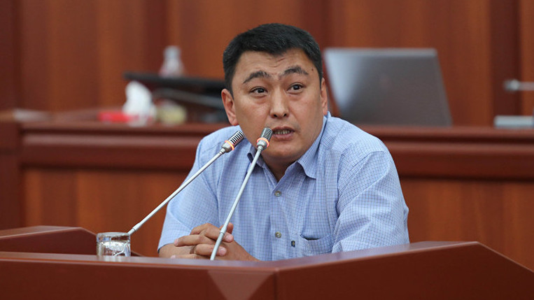 Экс-директор ТЭЦ Бишкека Н.Омуркул уулу признал, что начальник смены станции его родной брат, но не согласился с причинами аварии — Tazabek