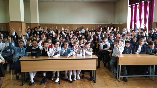 В Кыргызстане прошли уроки, посвященные вопросам цифровой грамотности для школьников