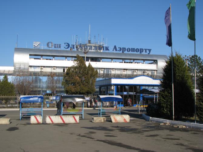 В Международном аэропорту «Ош» стал нести службу наряд ДПС — Tazabek