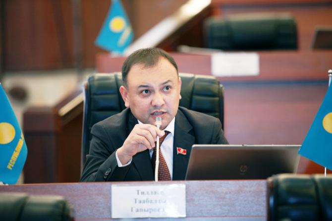 Депутат Т.Тиллаев предложил отправить в отставку премьер-министра Т.Сариева — Tazabek