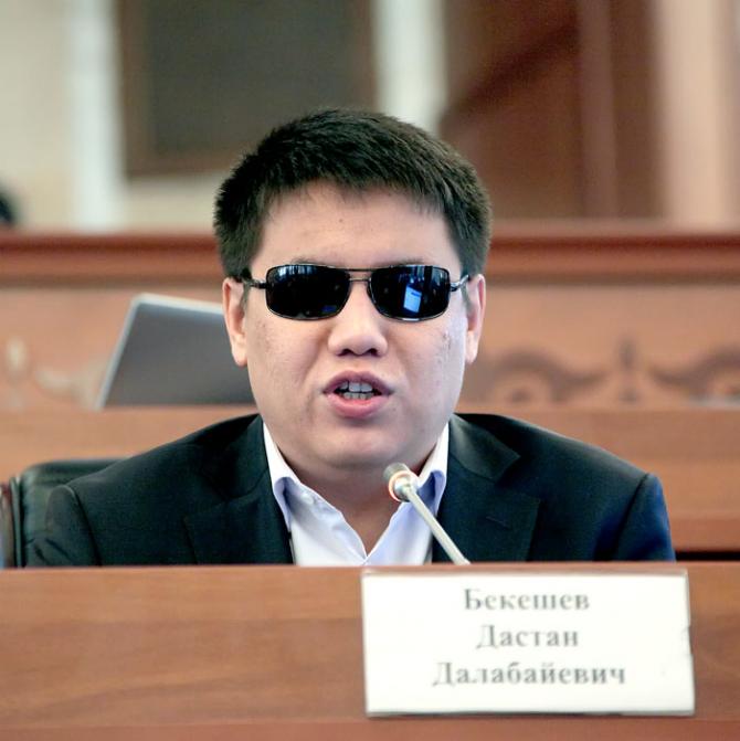 Депутат Д.Бекешев заявил, что владельцы рынков без разрешения Госантимонополии повышают аренду за место — Tazabek
