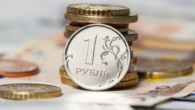 Отток долларов из КР из-за курсовой разницы маловероятен, с начала года рубль против сома ослабел на 5%, - экономист — Tazabek