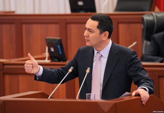 Депутат О.Бабанов: Это разве уровень премьер-министра 1,5 часа говорить о теплицах? — Tazabek